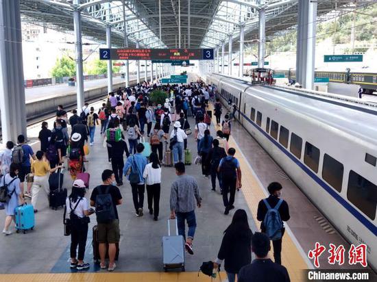  资料图 　中国铁路昆明局供图