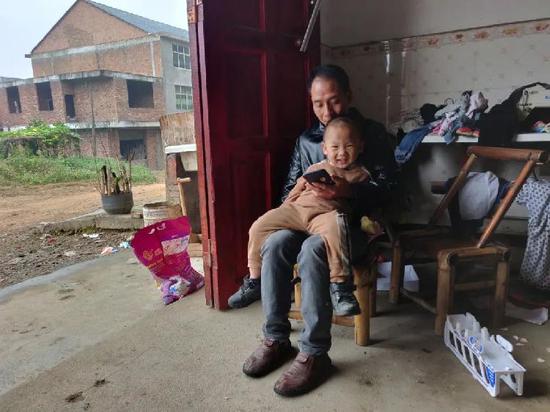 揭其叶和还没念书的小儿子