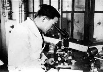 1946年钱三强在巴黎居里实验室