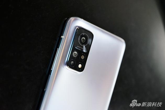 Redmi K30S 至尊纪念版弧形边缘和相机设计