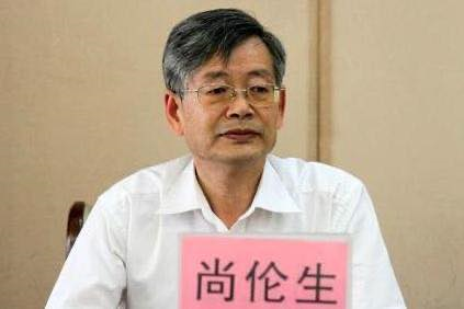曾为荣一键辩护的律师尚伦生。