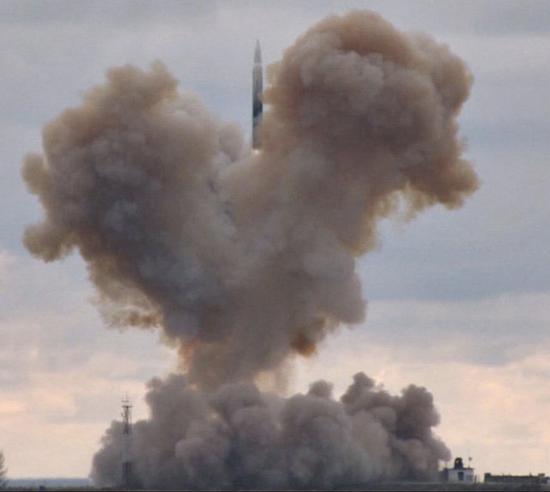 俄军“先锋”高超音速导弹发射现场