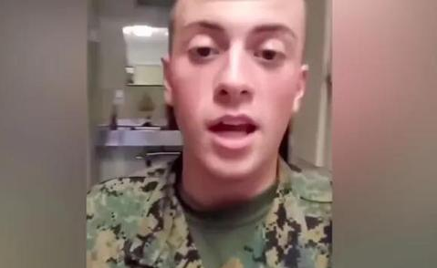 ▲ 美国士兵贾勒特·莫福德在视频中发表辱华言论（视频截图）