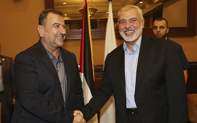 △阿鲁里（左）与巴勒斯坦哈马斯领导人哈尼耶 美联社资料图片