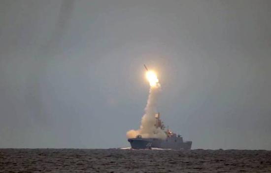 俄海军军舰试射“锆石”高超音速导弹