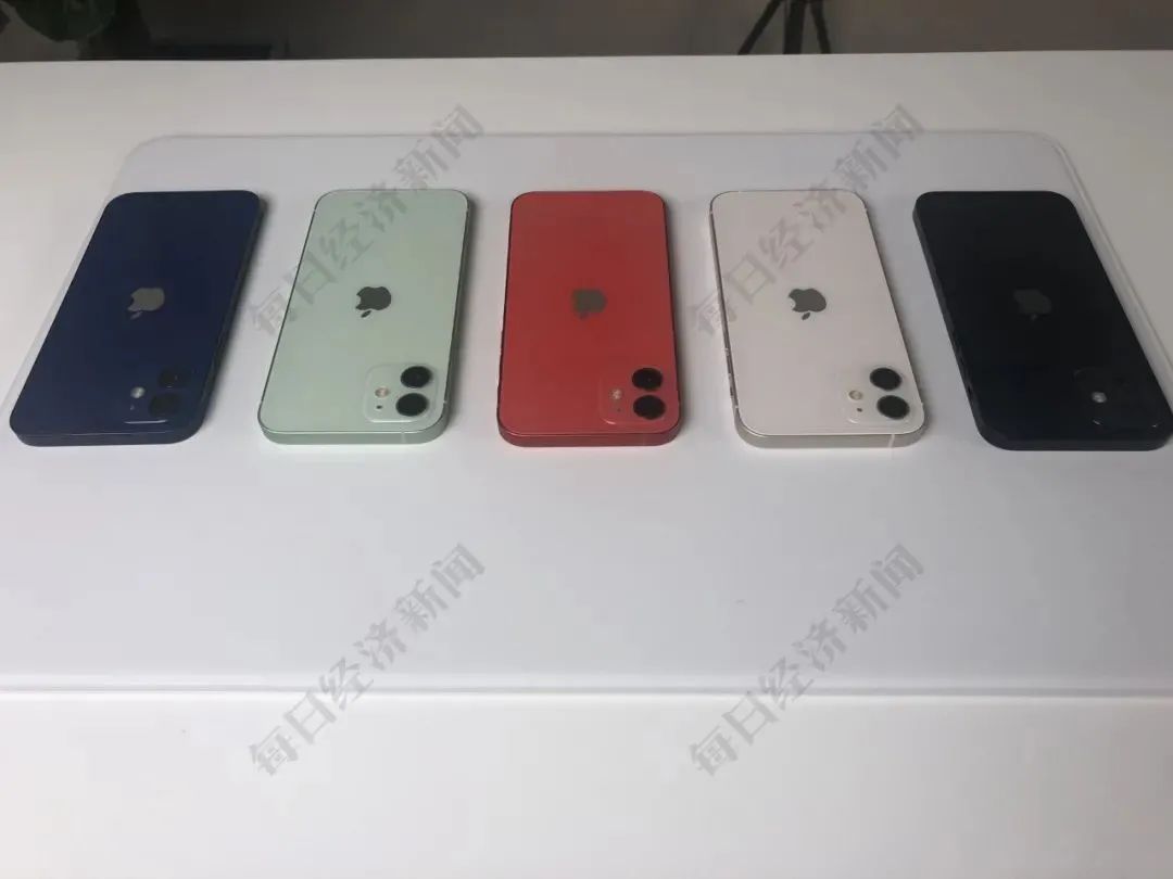 iPhone 12新机(图片来源:每经记者 王晶摄)