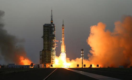 △2016年10月17日,神舟十一号载人飞船发射成功。