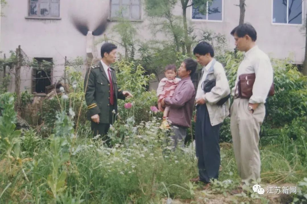 警方开展走访排查工作