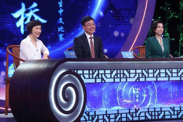 “汉语桥”评委(从左至右:王雪纯、赵杨、乐琦)