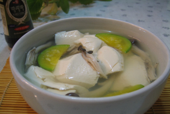 资料图:蘑菇豆腐汤