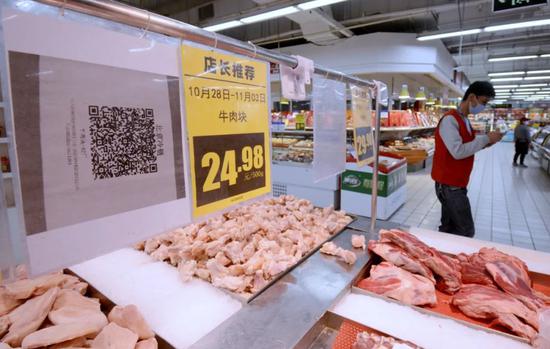 北京一家超市在进口冷冻食品柜台挂出追溯二维码