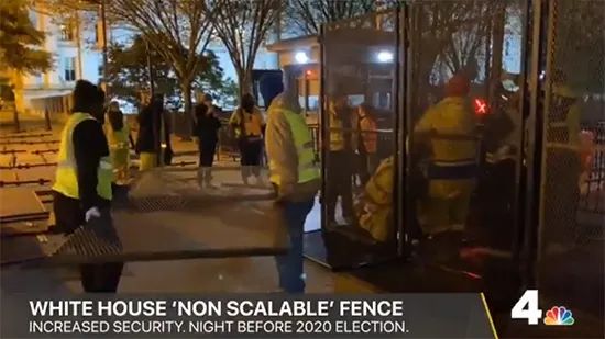 工作人员在白宫附近设立围栏，视频截图