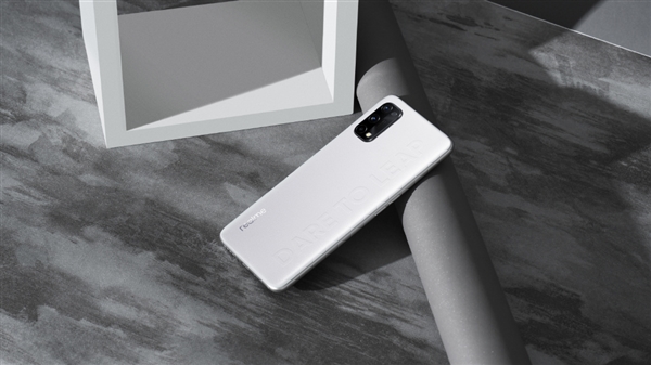 realme Q2 Pro素皮版本