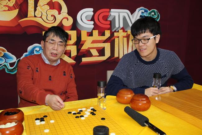 聂卫平柯洁在围棋节目中(资料图)