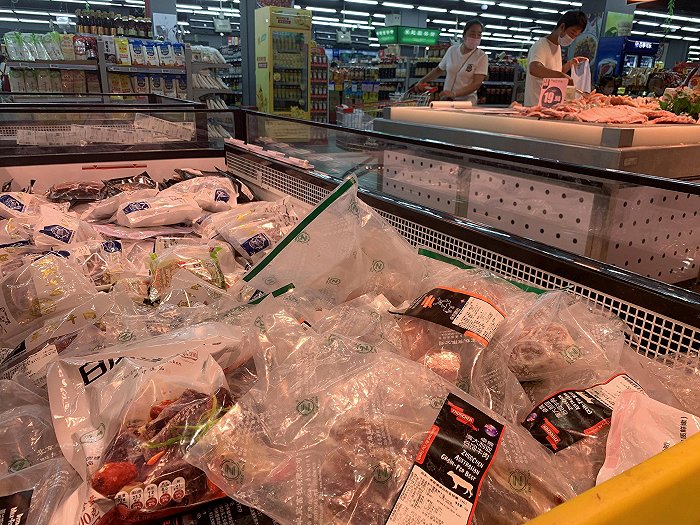 超市售卖的进口肉类。（图片来源：视觉中国）