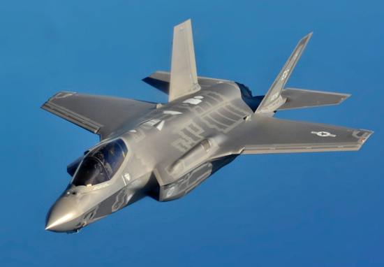 F-35战斗机突出多功能性,对地攻击能力强于F-22
