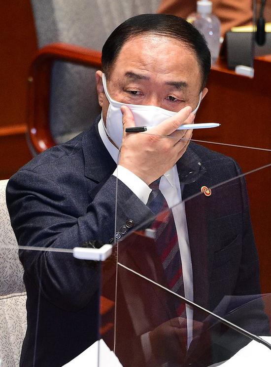 韩国经济副总理洪楠基(朝鲜日报)