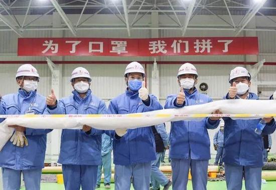 疫情发生后,相关企业迅速攻关生产专用料、建造熔喷布生产线(来源:中国石化)