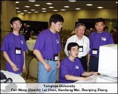 ▲拼多多CEO陈磊在清华大学就读期间,代表清华参加在美国举行的2000年大学生ACM程序设计比赛,并获得了全球第六名,左二为学生时代的陈磊。(资料图)