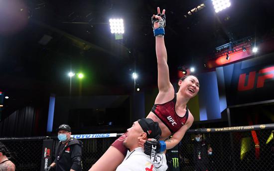 闫晓楠豪取6连胜。图/UFC